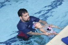 harry wright international kids swim class with coach discovery bay 2