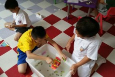 Kickstart Education Sheung Wan kid class experiement