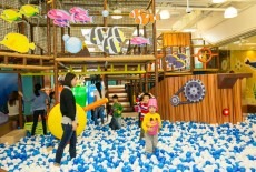 Play house cafe mikiki