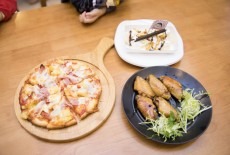 Play house cafe mikiki