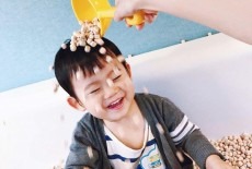 Origami kids Cafe a kid is playing